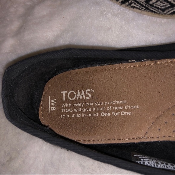 TOMS - Picture 3 of 5